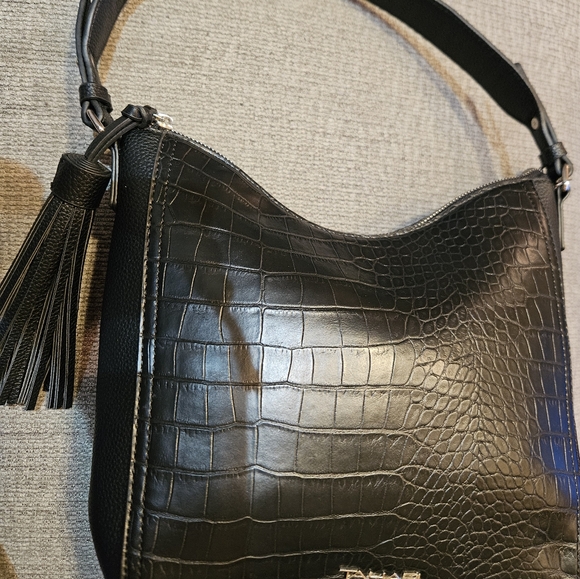 NWT Tahari Oxford Hobo Vegan Leather Shoulder Bag With Tassel And Dust Bag NEW!! - Picture 4 of 15